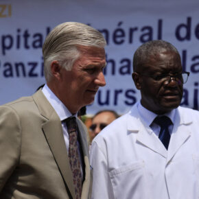 Belgium's King Philippe (2nd L) listens to Doctor Denis Mukwege (R) as he introduces his team at the Panzi hospital in Bukavu on June 12, 2022. Doctor Denis Mukwege a Congolese gynecologist is the founder of the Panzi Hospital in Bukavu, specialized in the treatment of women who have been raped by armed rebels. (Photo by Guerchom Ndebo / AFP)