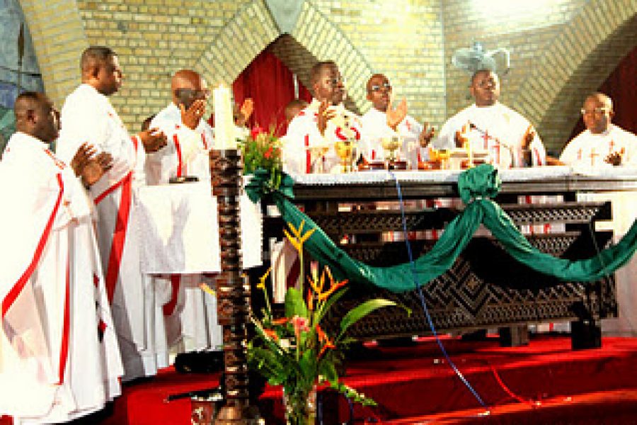 L’évêque de Mbuji-Mayi dénonce des menaces contre les prêtes catholiques