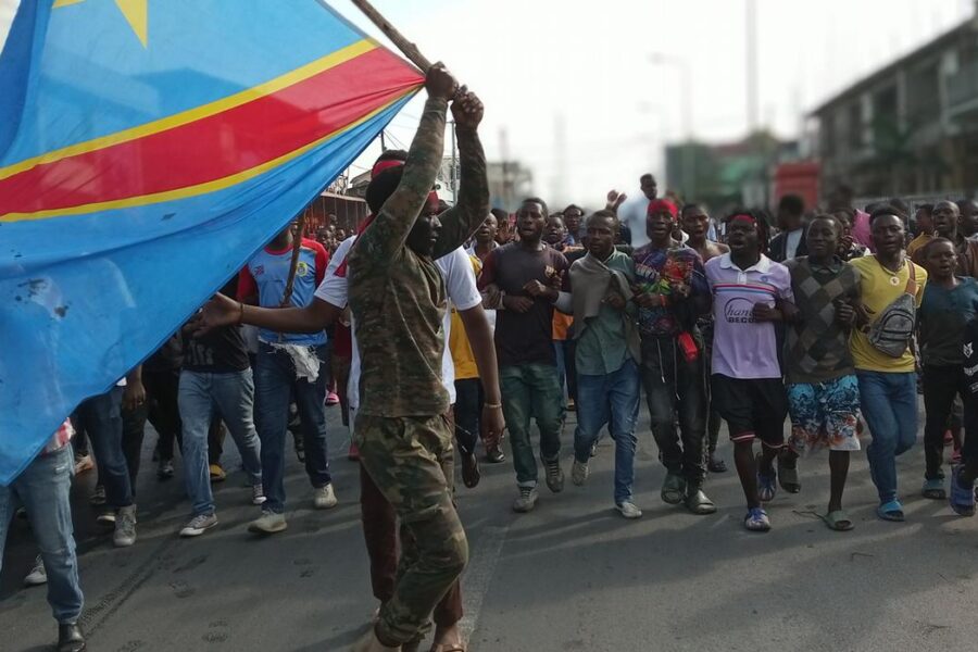 Debout Congolais,  unis par le sort, unis dans l’effort pour l’indépendance