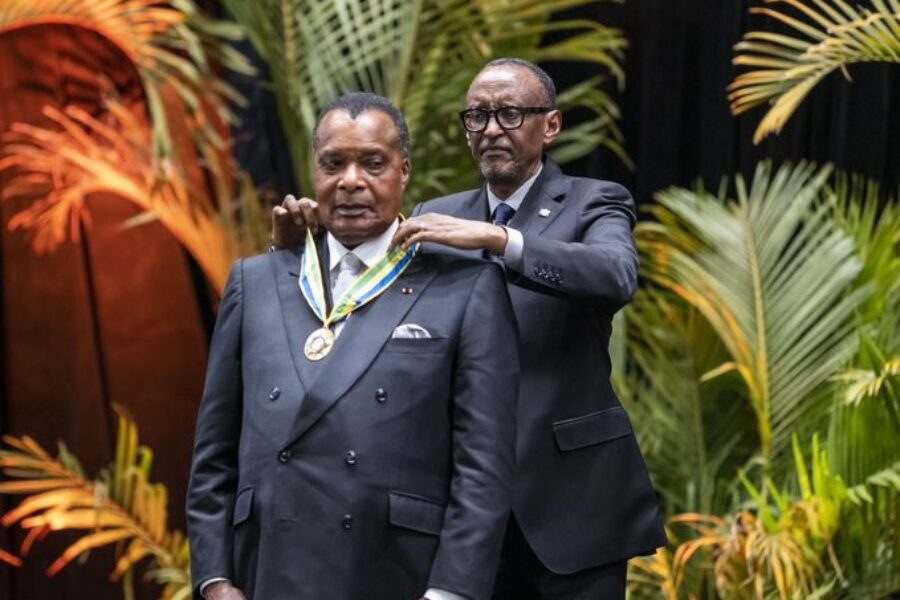 Les notes de Jean-Pierre Mbelu: Sassou a dit « Kagame est un paralytique »